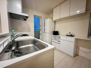 Luxury Villa, Balcony, City View | Private kitchen