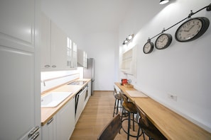 Fridge, oven, stovetop, dishwasher - Lilla Home (Roma)