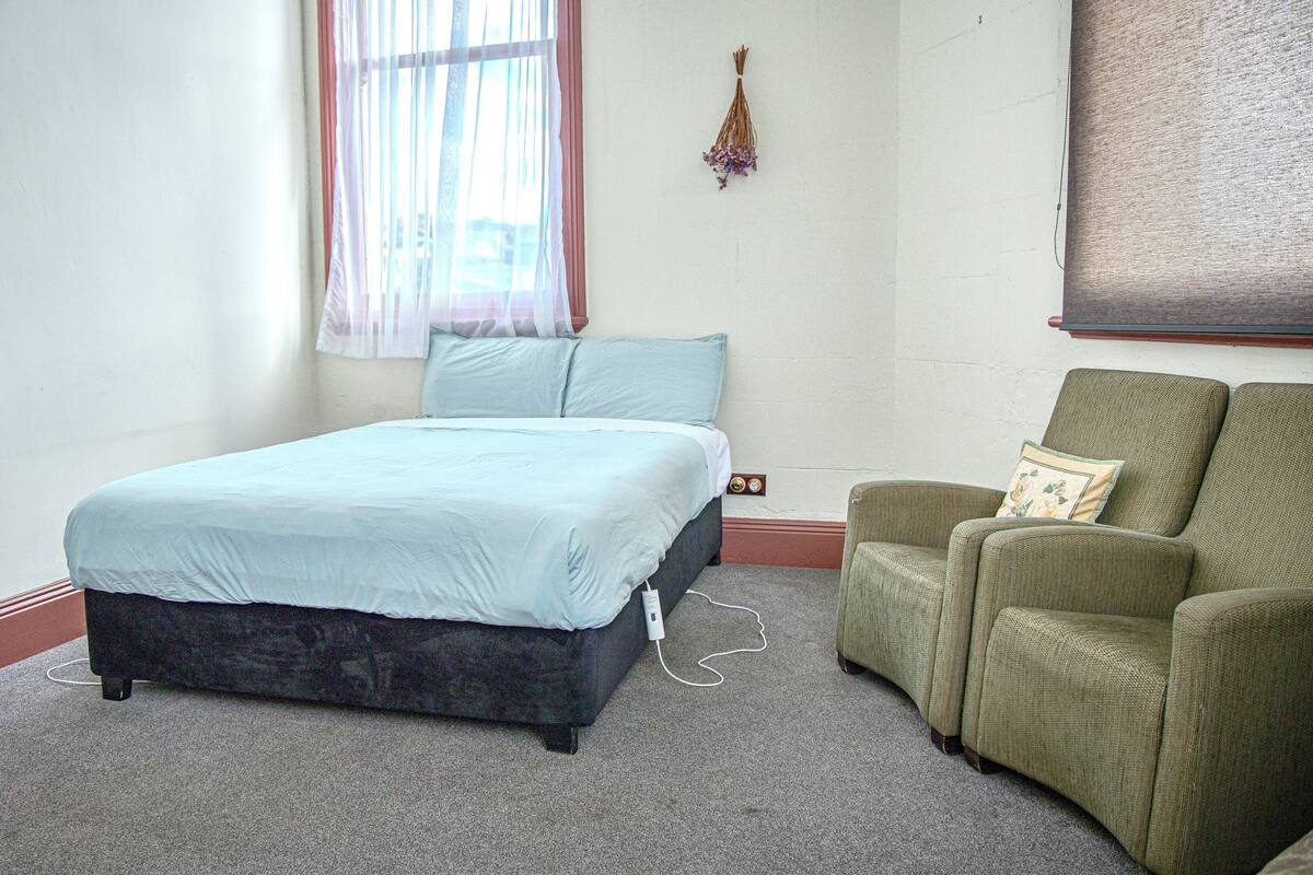 Family Room | WiFi (free), bed sheets