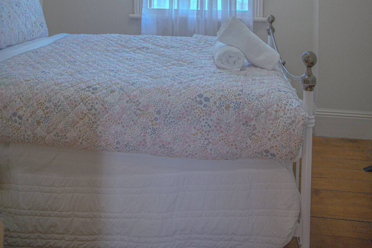 Standard Double Room | WiFi (free), bed sheets