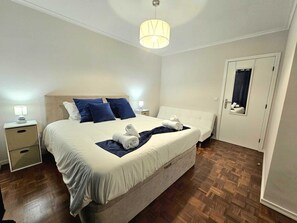 3 bedrooms, iron/ironing board, WiFi, bed sheets