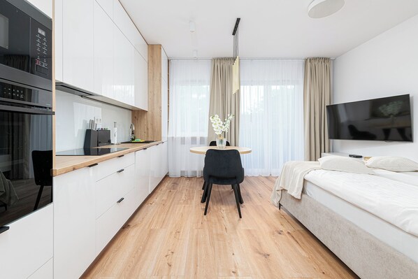 Studio, Balcony | Hypo-allergenic bedding, individually decorated, individually furnished