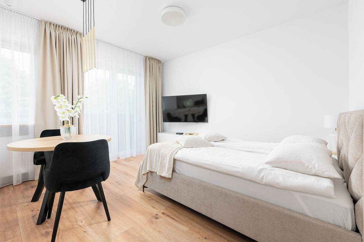 Studio, Balcony | Hypo-allergenic bedding, individually decorated, individually furnished