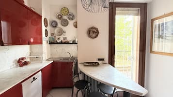 Kühlschrank, Geschirrspüler