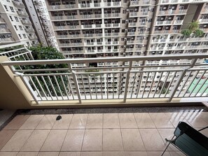 Condo, 2 chambres, accessible aux personnes à mobilité réduite, piscine privée | Balcon