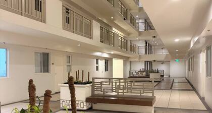 Aesthetic Cozy Apartment Condo With Pool Balcony & Deck