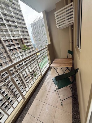 Condo, 2 chambres, accessible aux personnes à mobilité réduite, piscine privée | Balcon