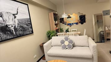 Condo, 2 Bedrooms, Accessible, Private Pool | Living room