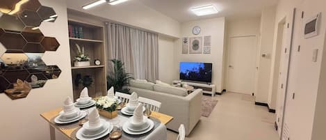 Apartment, 2 Bedrooms, Accessible | Dining room