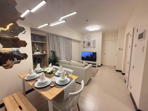Cozy Modern Apartment Condo Unit