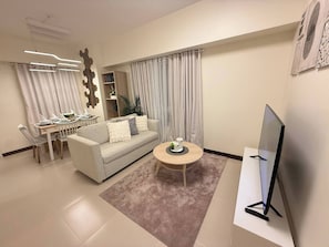 Apartamento, 2 habitaciones, accesible para personas con discapacidad | Sala de estar | Libros