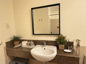 Apartamento, 2 quartos, acessível | Banheiro