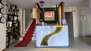 Quầy tiếp tân
