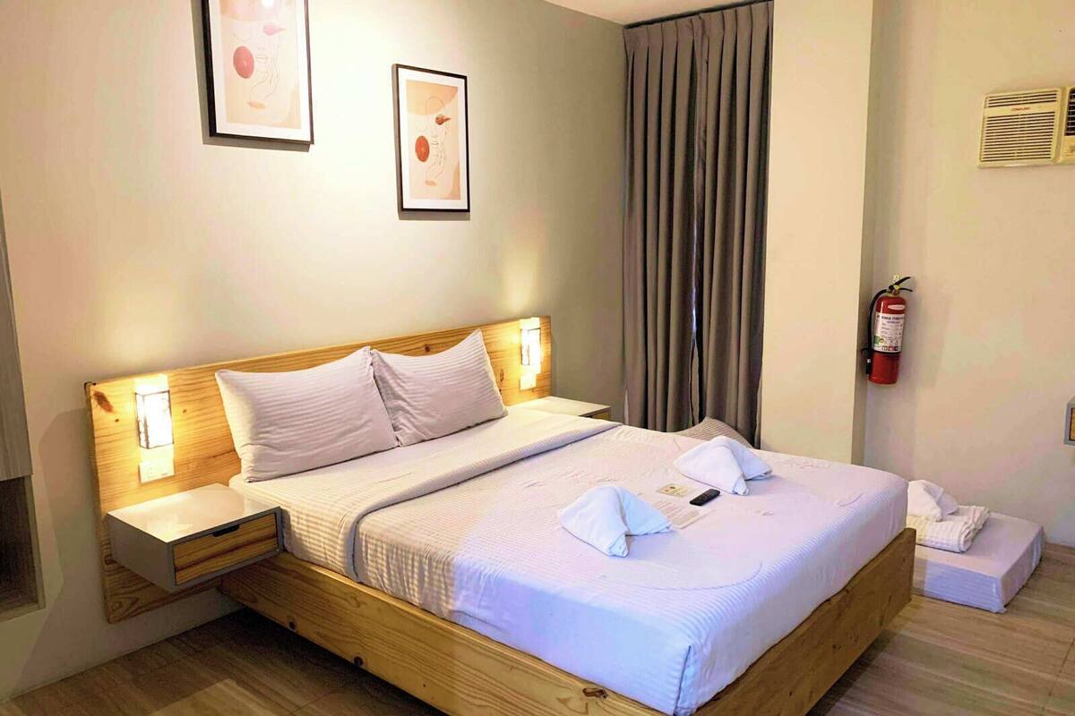 Superior Family Room | Desk, rollaway beds, free WiFi, bed sheets