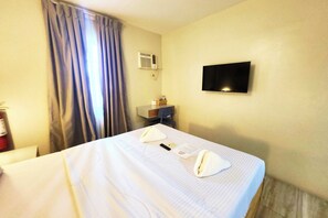 标准房 | 办公桌、折叠床/加床(额外收费)、免费 WiFi、床单