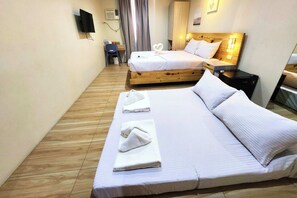 Superior Queen Room | Desk, rollaway beds, free WiFi, bed sheets