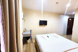 标准房 | 办公桌、折叠床/加床(额外收费)、免费 WiFi、床单