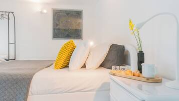 Apartment (1 Bedroom) | 1 bedroom, iron/ironing board, bed sheets