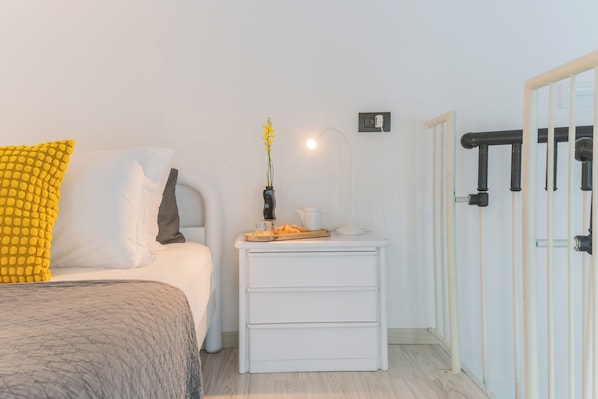 Apartment (1 Bedroom) | 1 bedroom, iron/ironing board, bed sheets