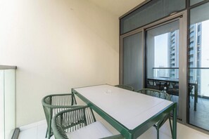 Dining - StayShort - Classy 2BR in Business Bay with Wonderful Views! (Business Bay)