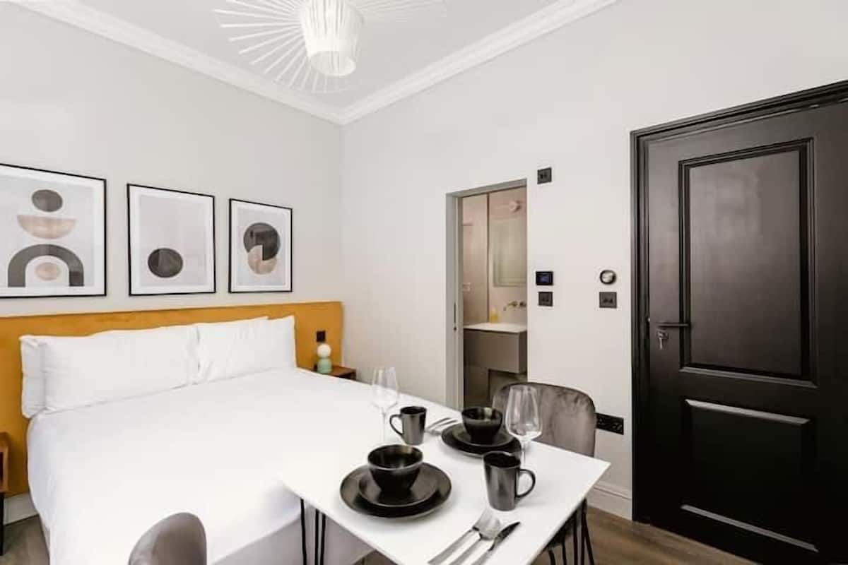 Comfort Room | Free WiFi