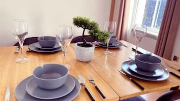 Apartment, City View | In-room dining