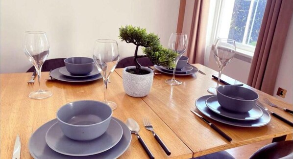 Apartment, City View | In-room dining