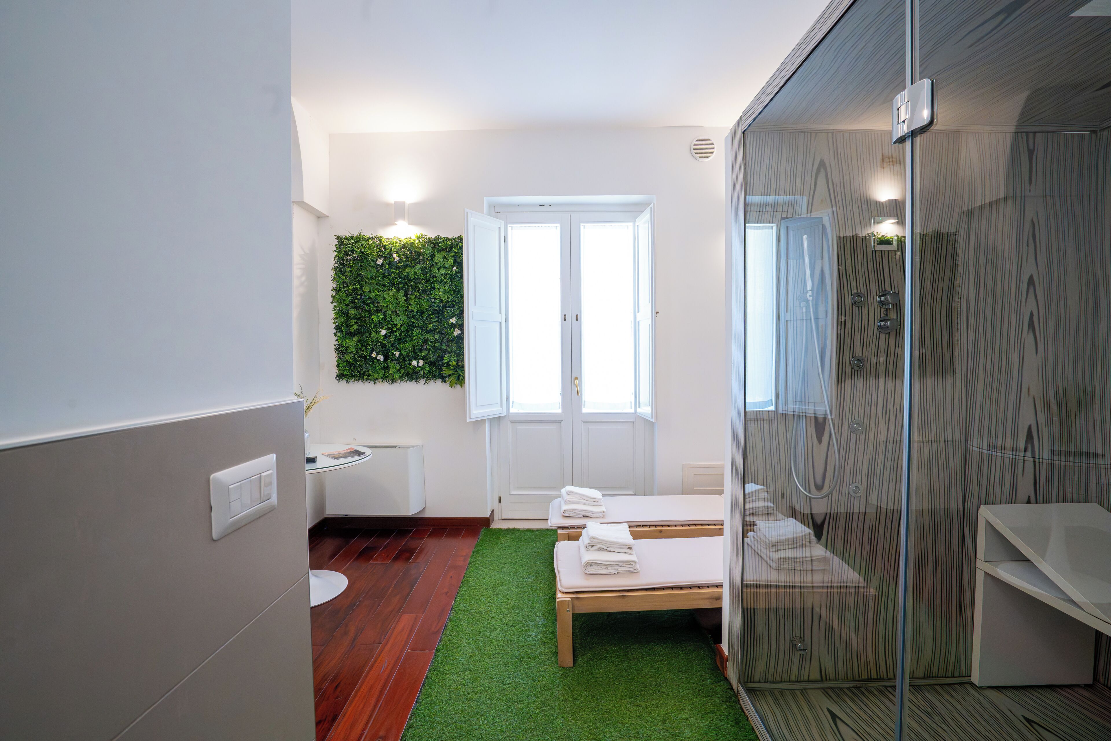 Suite Deluxe | Baño | Bañera de hidromasaje y artículos de higiene personal gratuitos