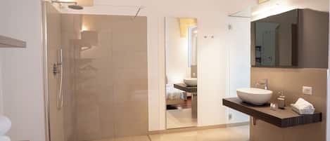 Deluxe Room | Desk, laptop workspace, free WiFi, bed sheets