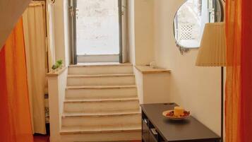 Neljän hengen perhehuone | Työpöytä, kannettavalle tietokoneelle sopiva työtila, ilmainen Wi-Fi