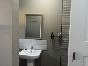 Handtücher, Seife, Toilettenpapier