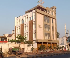 Exterior - Hotel Itagi Square (Vijayapura)