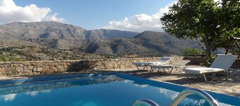 Un gîte au coeur de la tradition, à la montagne, avec piscine et cuisine locale!