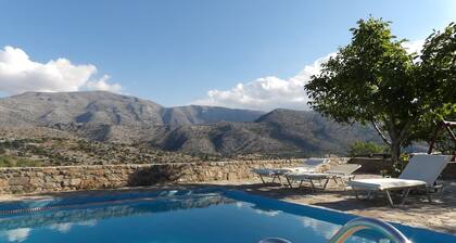 A traditional mountain gĂźte with swimming pool and local cuisine!