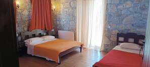 1 habitación, tabla de planchar con plancha, wifi y ropa de cama 