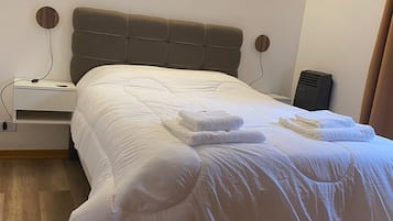 1 soverom, strykejern/-brett, internettilgang og sengetøy