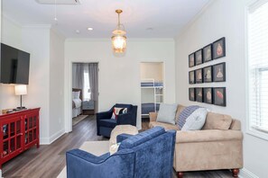 3 makuuhuonetta, silitysrauta/-lauta, Wi-Fi, vuodevaatteet