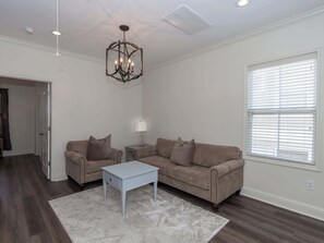 TV, offices - Tanglewood Touchback | Best Playoff Weekend Rate (Oxford)