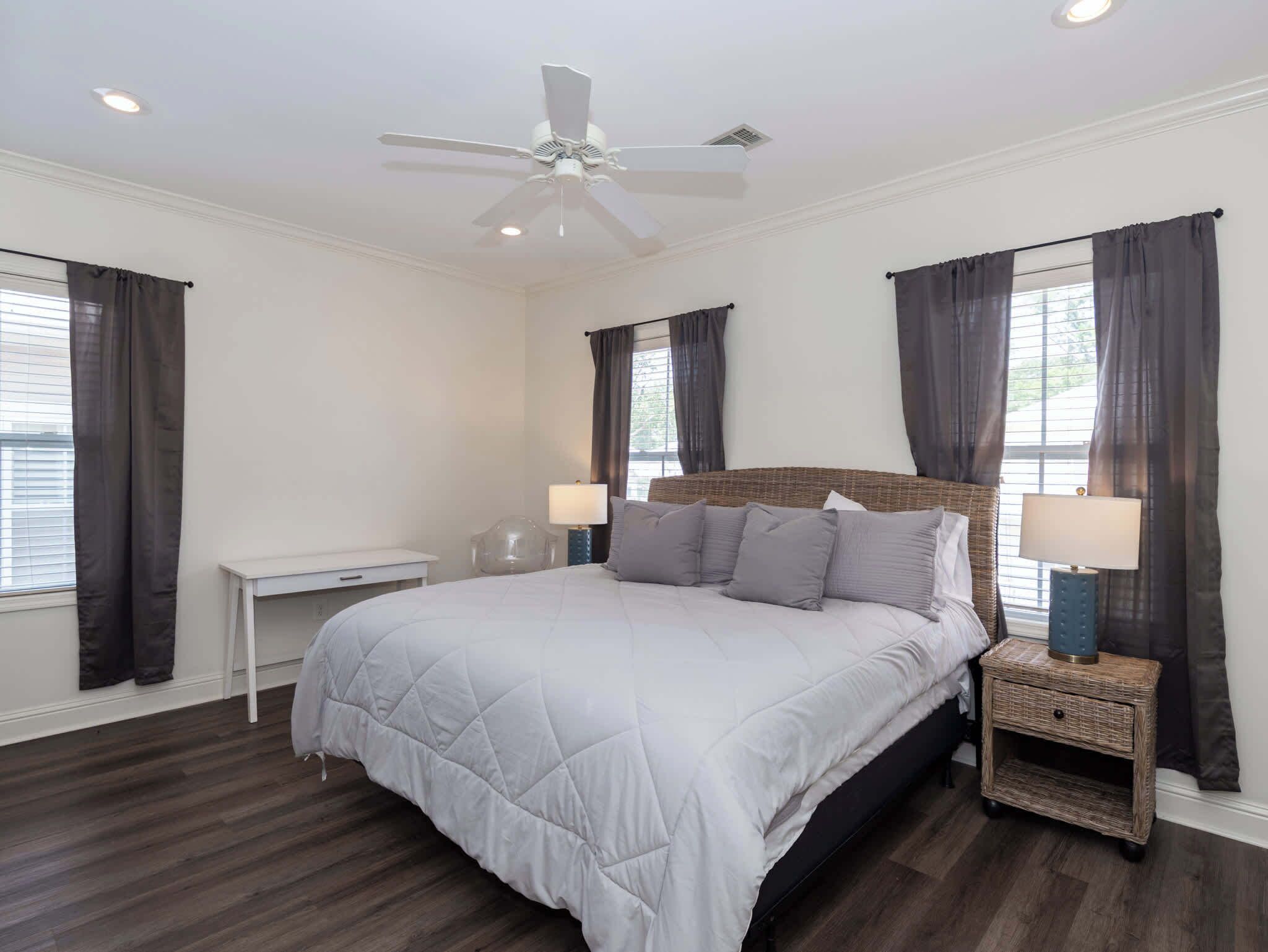 3 bedrooms, iron/ironing board, WiFi, bed sheets