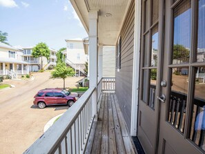 Property grounds - Tanglewood Touchback | Best Playoff Weekend Rate (Oxford)