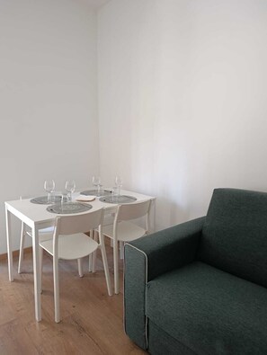 Dining - Entire house for 4 guests Nomentana Tiburtina self check-in, wifi kitchen terrace (Roma)