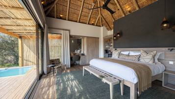 Riverbed Suite | Premium bedding, minibar, in-room safe, blackout curtains