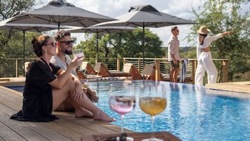 2 outdoor pools
