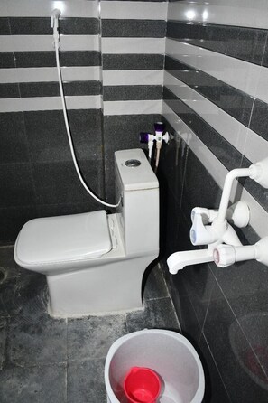 Doppia Basic, vista collina | Bagno