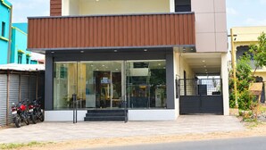 Mặt tiền nơi lưu trú