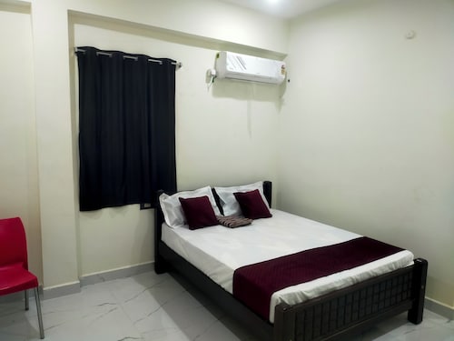 SRI NAVANEETHA KRISHNA MAHAL & RESIDENCY