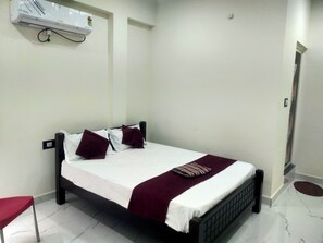 Free WiFi - SRI NAVANEETHA KRISHNA MAHAL & RESIDENCY (Andipatti)