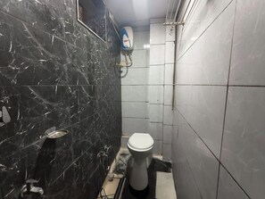 Camera Classic | Bagno | Doccia, asciugamani, sapone, shampoo
