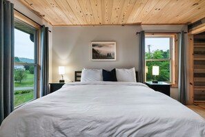 5 bedrooms, iron/ironing board, free WiFi, bed sheets
