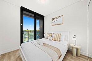 2 bedrooms, desk, iron/ironing board, WiFi